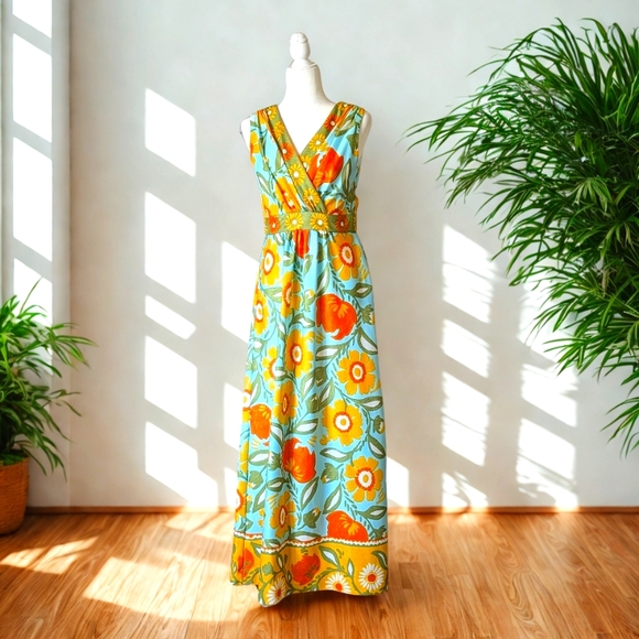 🌞HOST PICK🌞Sleeveless Vintage Empire Waist Maxi Dress with Groovy Floral Print - Picture 1 of 13